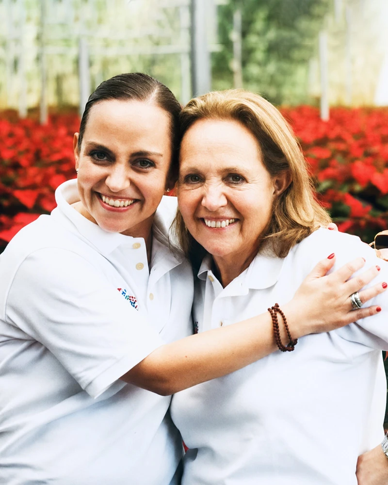 Dueña de Kaleia junto a su mamá, reflejo del origen familiar de la marca